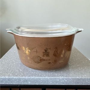 Pyrex Early American Casserole Dish w/ Lid Vintage 1qt Ovenware